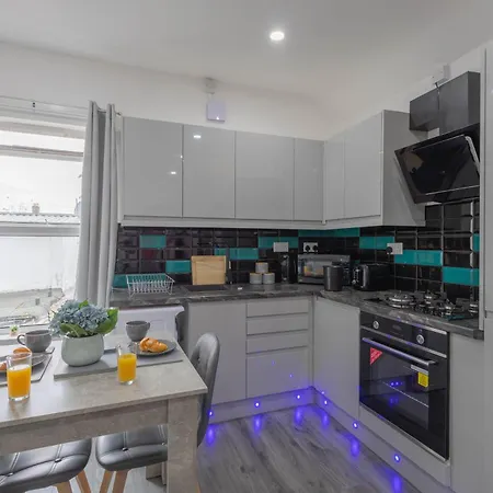 Spacious Studio Apartment In Cardiff City Centre Exterior photo