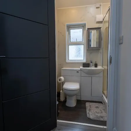 Spacious Studio Apartment In Cardiff City Centre Exterior photo