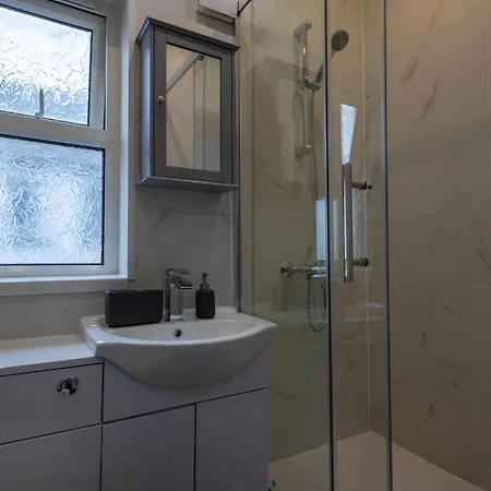 Spacious Studio Apartment In Cardiff City Centre Exterior photo