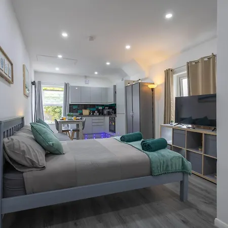 Spacious Studio Apartment In Cardiff City Centre Exterior photo